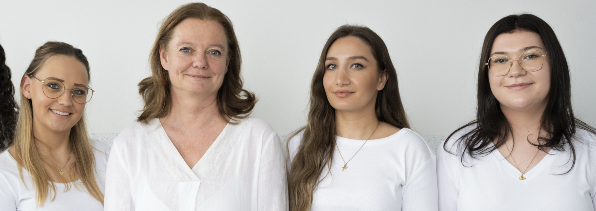 Gruppenportrait von Alison Lappat, Nina Angerer, Sigrun Sulzer, Sara Mirdita und Tina Todtner